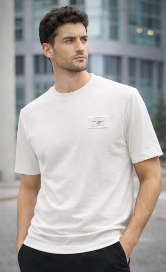 T-Shirt con Placchetta Logo sul Petto - Nero e Bianco